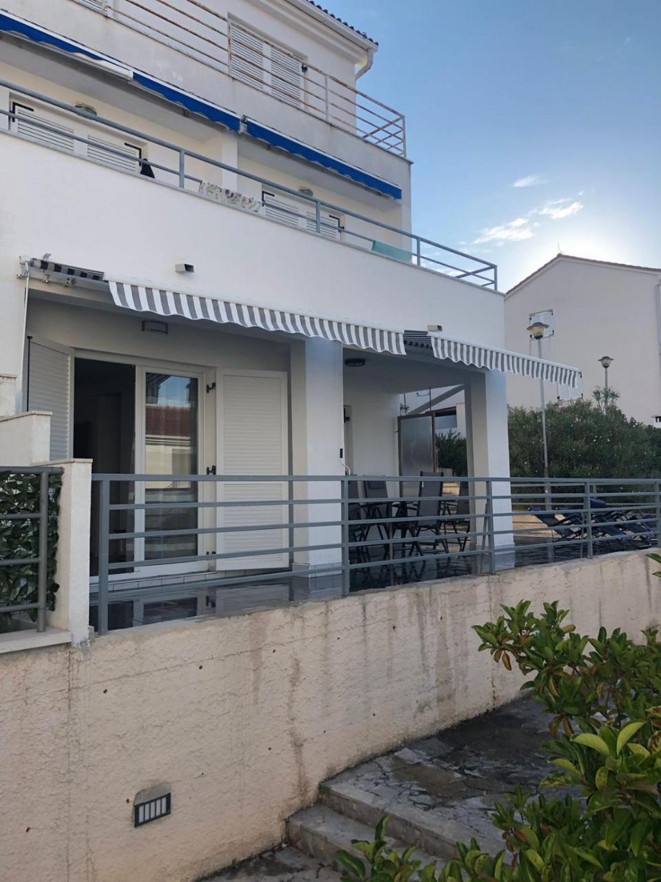 Apartman Ylli Нечуям Екстер'єр фото