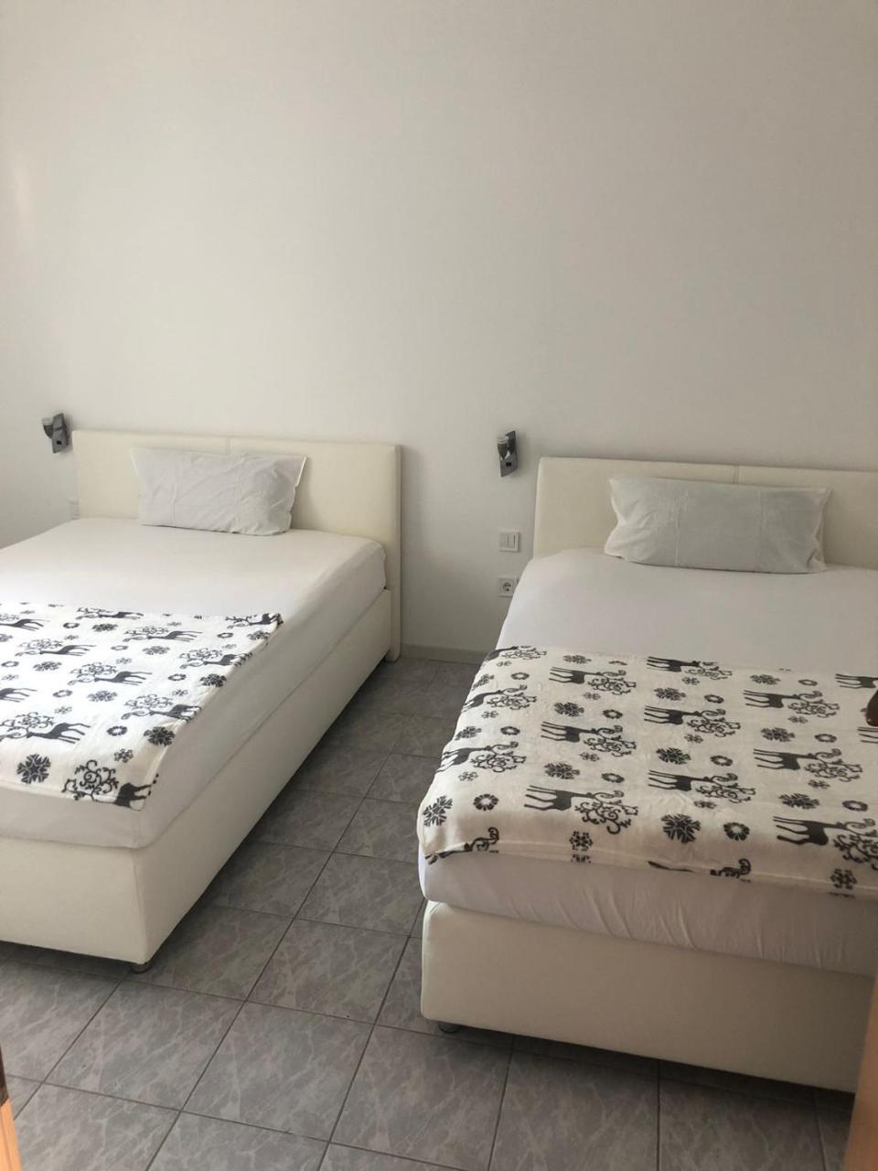 Apartman Ylli Нечуям Екстер'єр фото